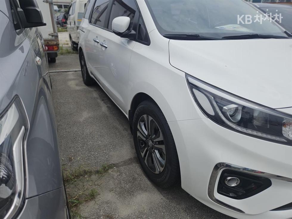 Kia Carnival — miniaturë 3
