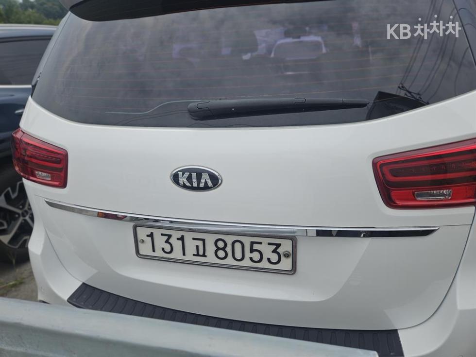 Kia Carnival — miniaturë 4