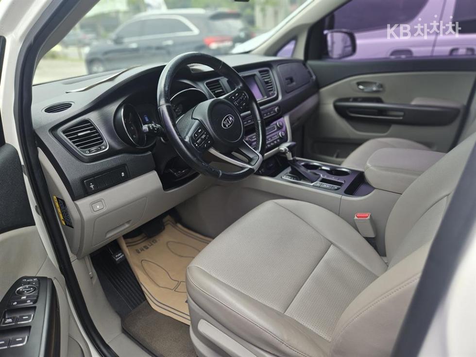 Kia Carnival — miniaturë 6