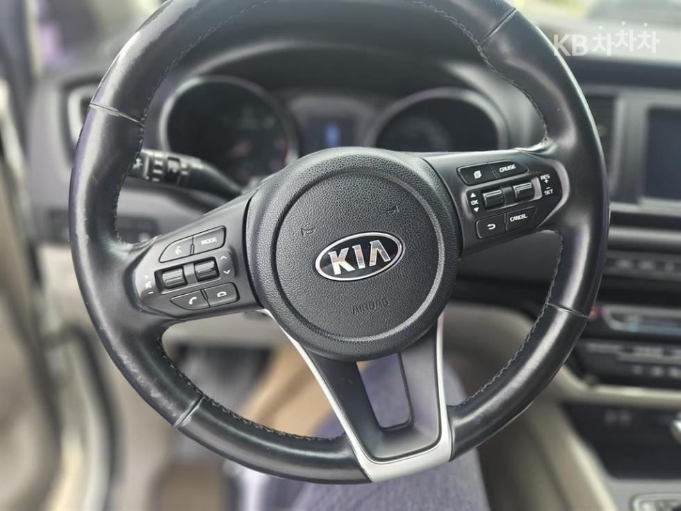 Kia Carnival — miniaturë 7