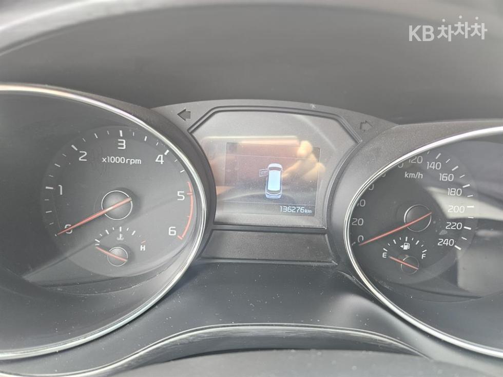 Kia Carnival — miniaturë 9