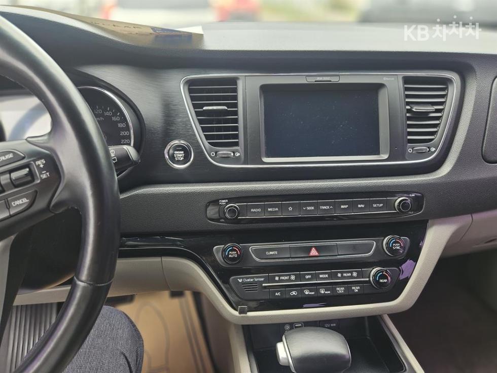 Kia Carnival — miniaturë 10