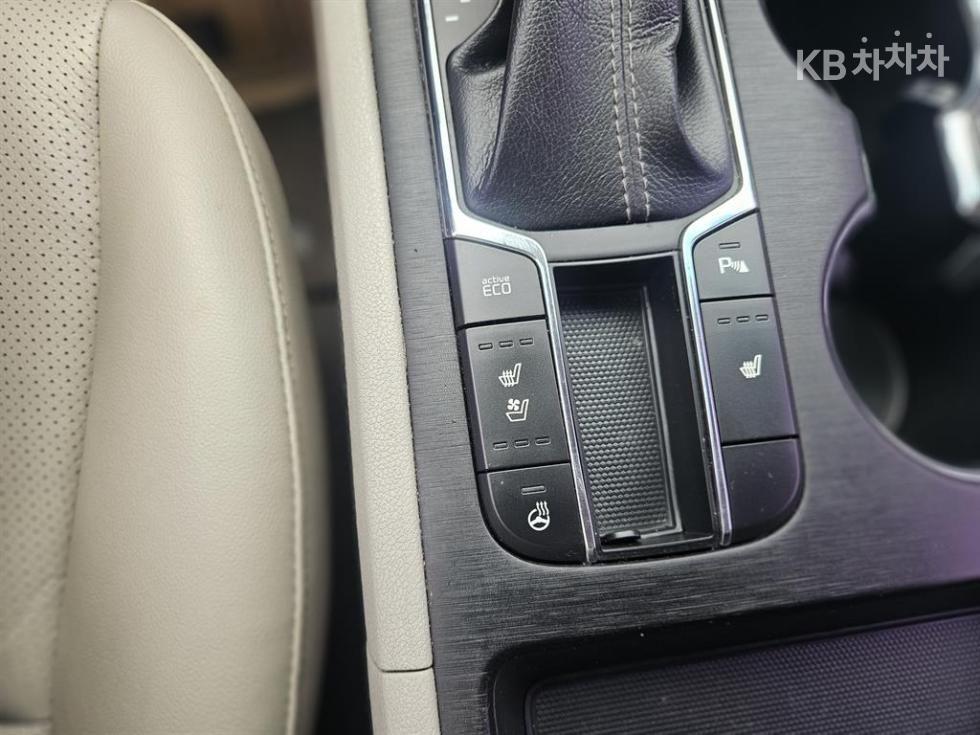 Kia Carnival — miniaturë 11