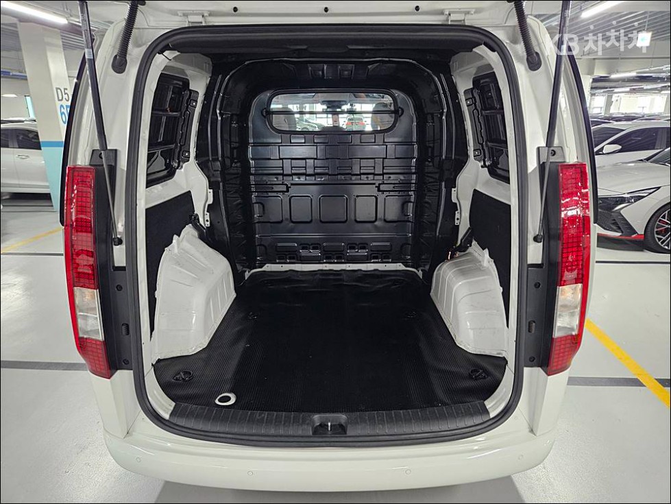 Hyundai Staria — miniaturë 10