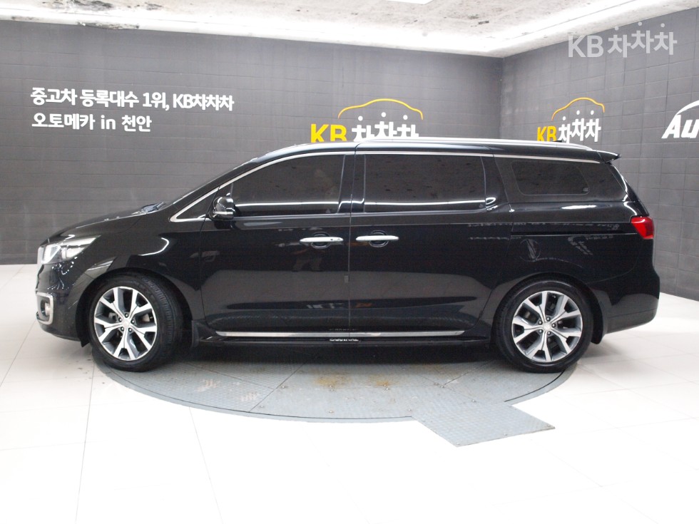 Kia Carnival — miniaturë 2