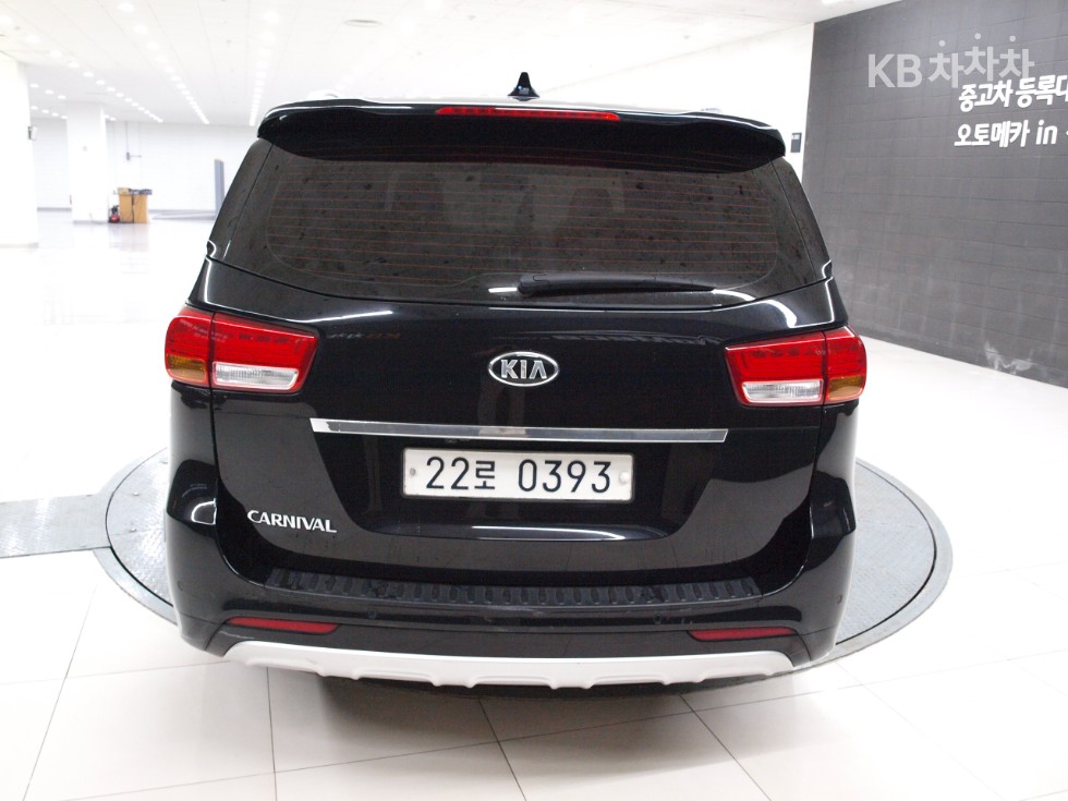 Kia Carnival — miniaturë 3