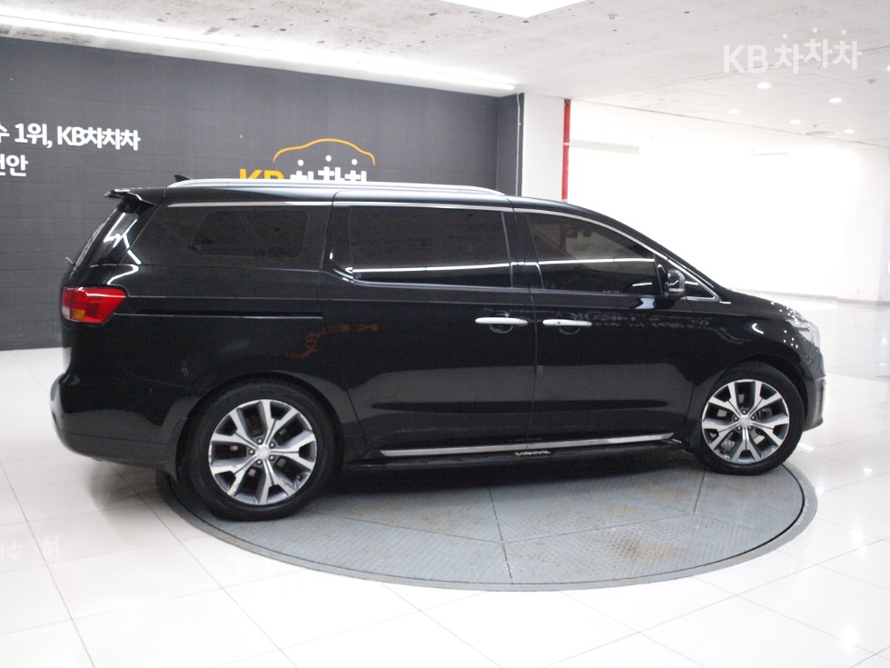 Kia Carnival — miniaturë 4