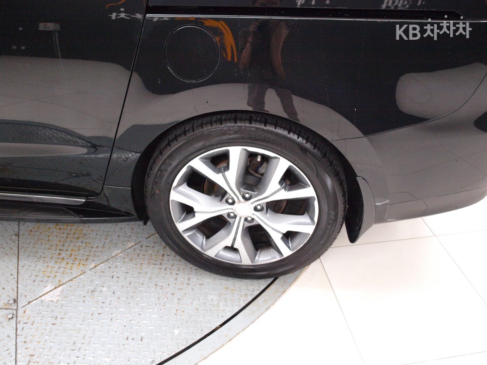 Kia Carnival — miniaturë 6