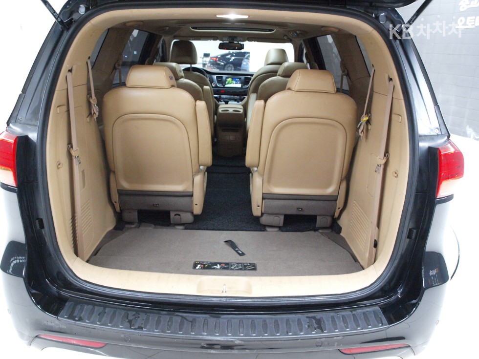 Kia Carnival — miniaturë 8
