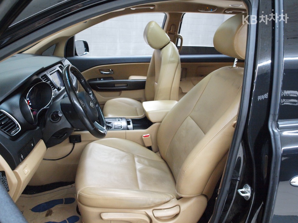 Kia Carnival — miniaturë 10