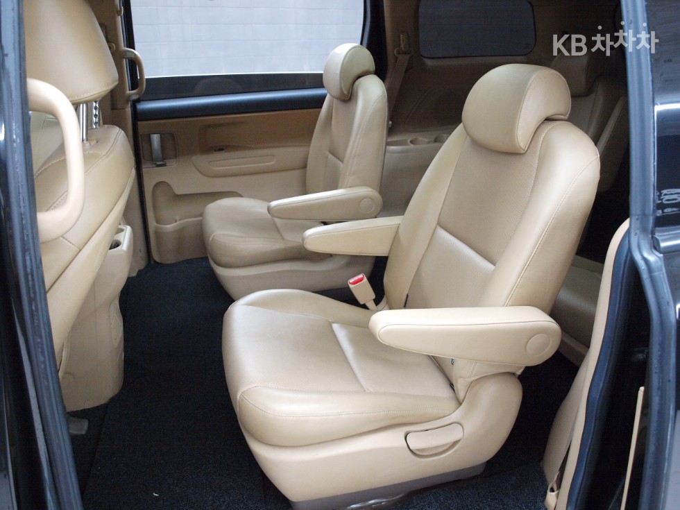 Kia Carnival — miniaturë 11