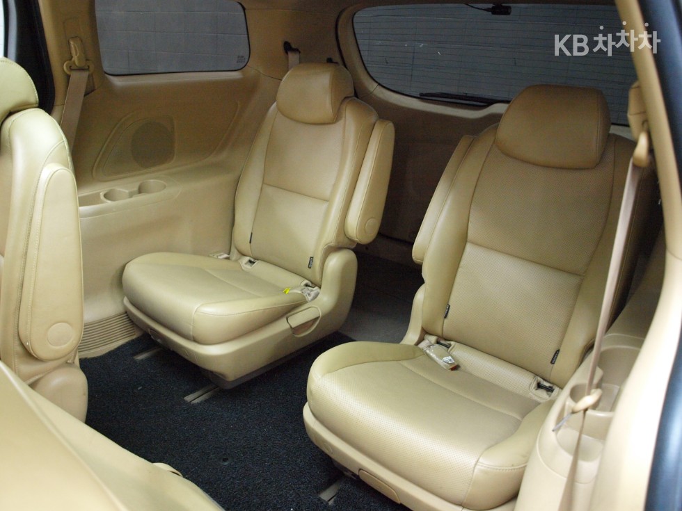 Kia Carnival — miniaturë 12