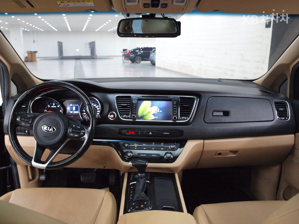 Kia Carnival — miniaturë 14