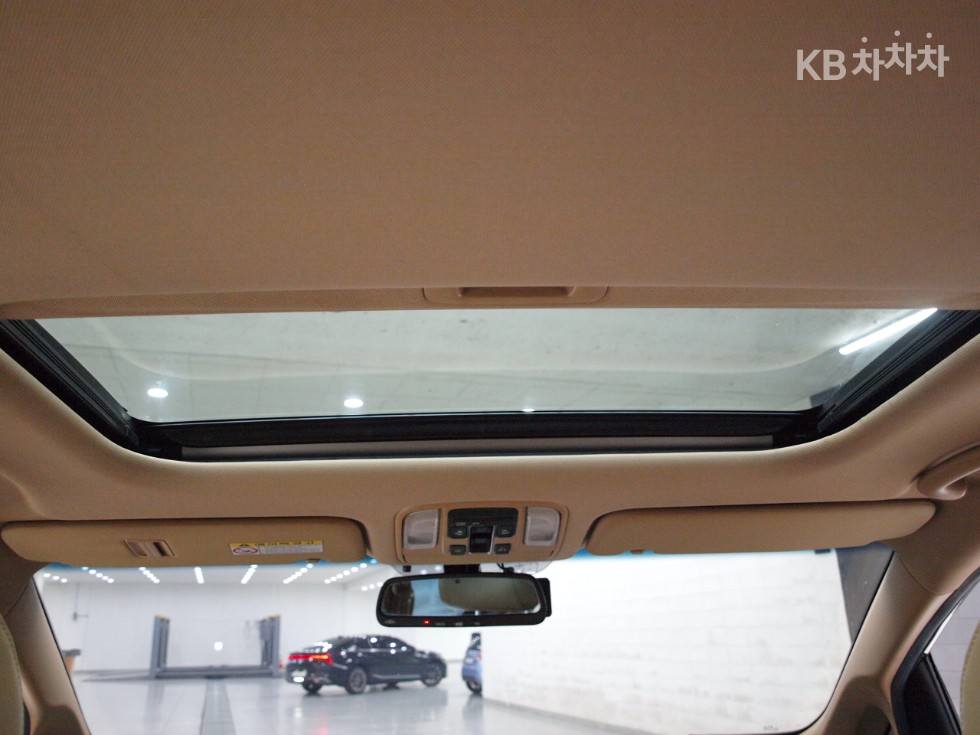Kia Carnival — miniaturë 15