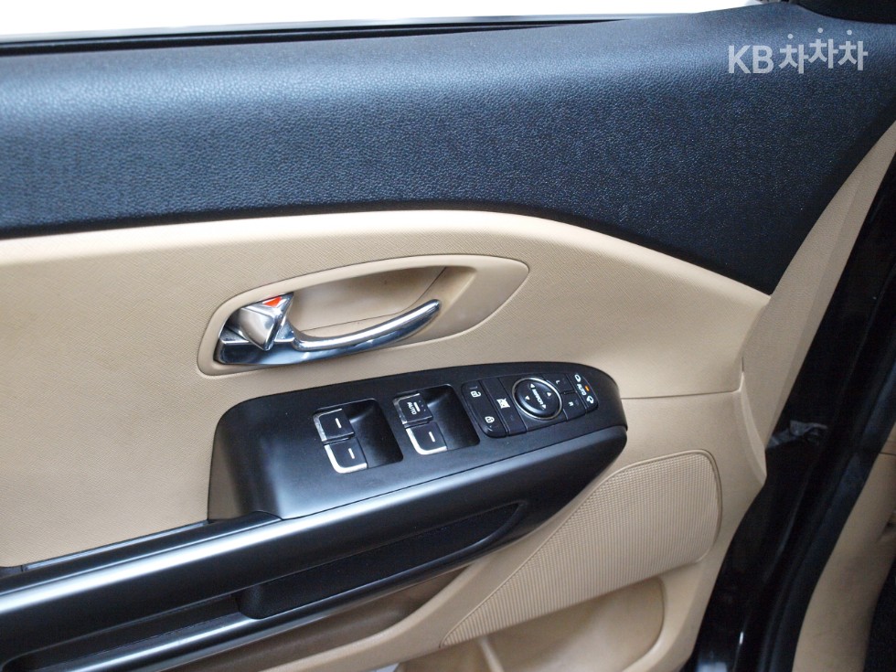 Kia Carnival — miniaturë 18