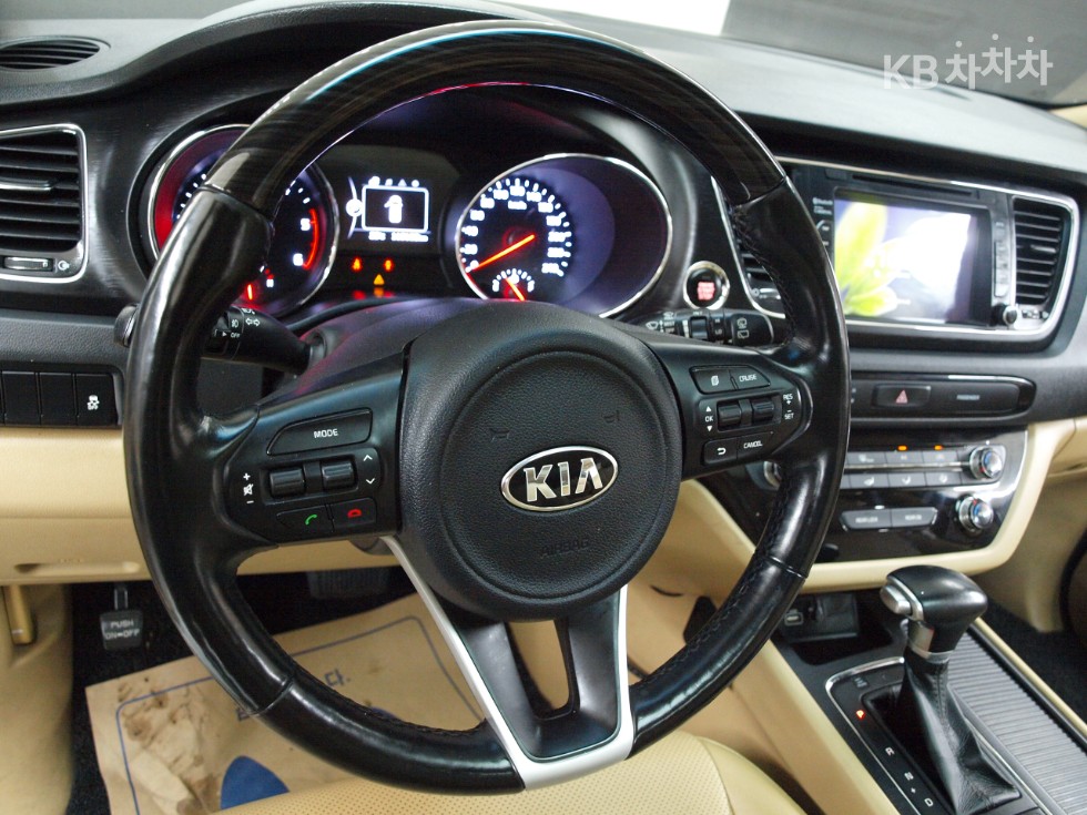 Kia Carnival — miniaturë 19