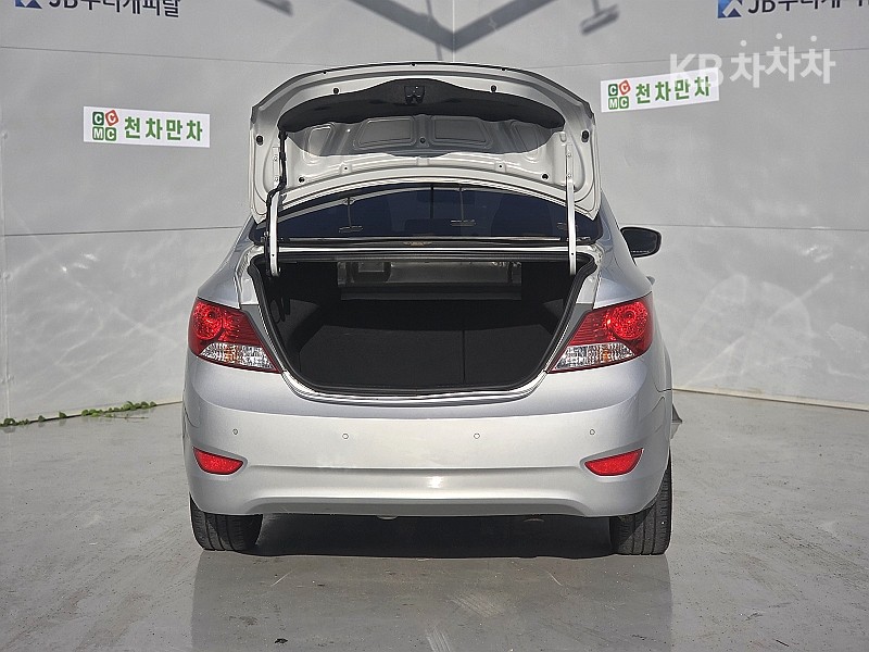Hyundai Accent — miniaturë 12