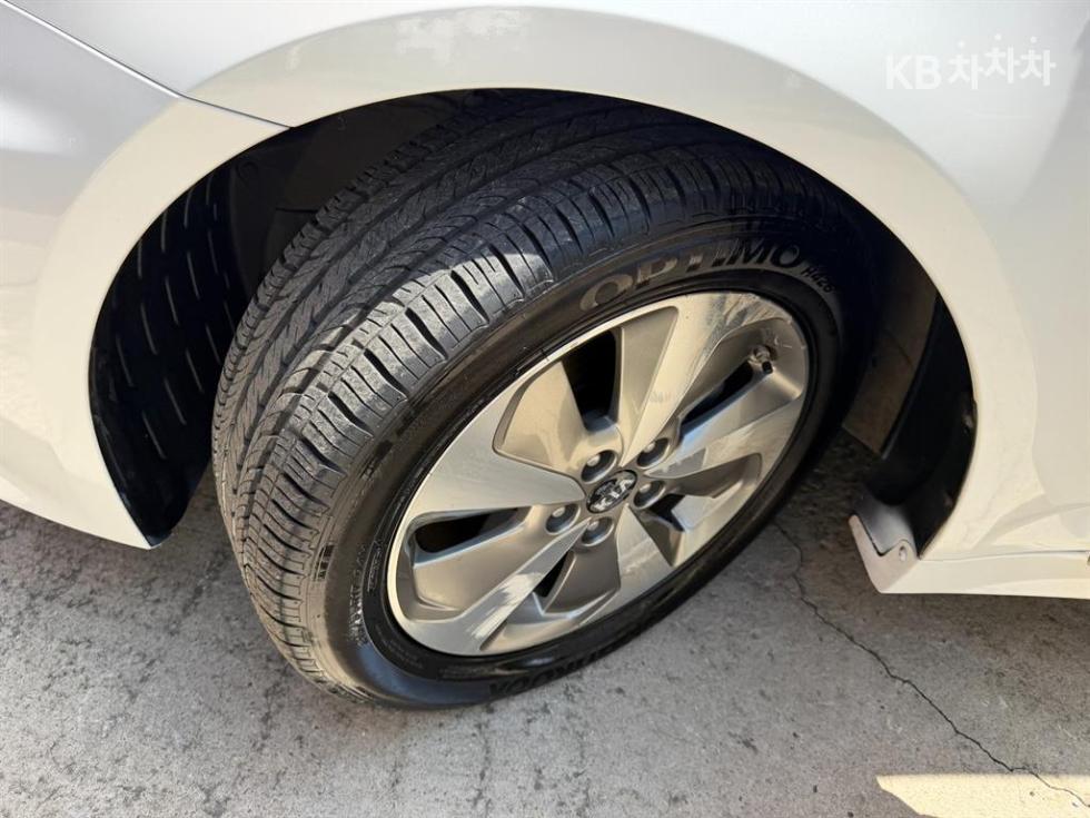 Kia K5 — miniaturë 8