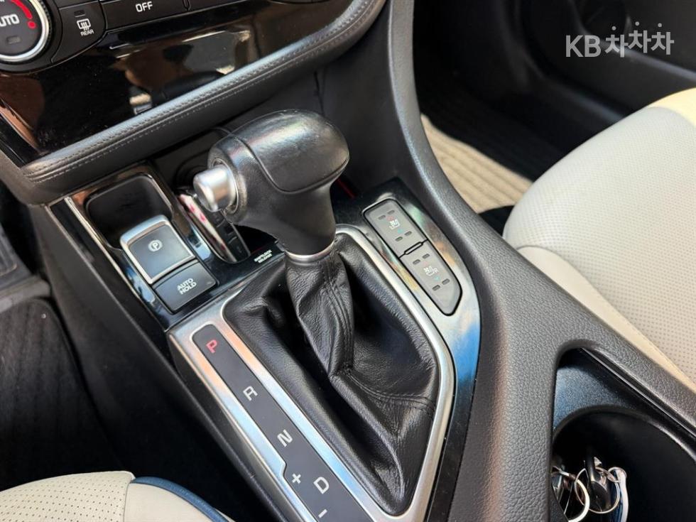 Kia K5 — miniaturë 9