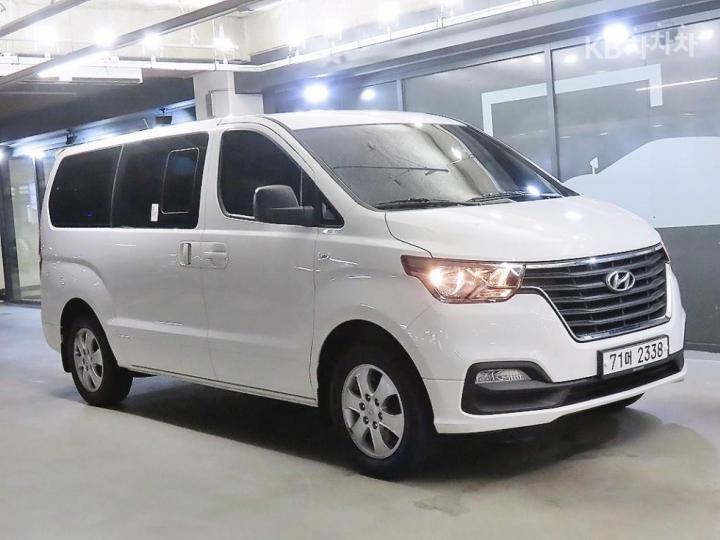 Hyundai Starex 4WD Wagon 12-Seater Modern — foto 1