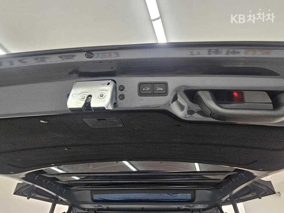 Hyundai Staria — miniaturë 18