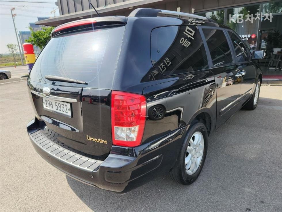 Kia Carnival — miniaturë 4