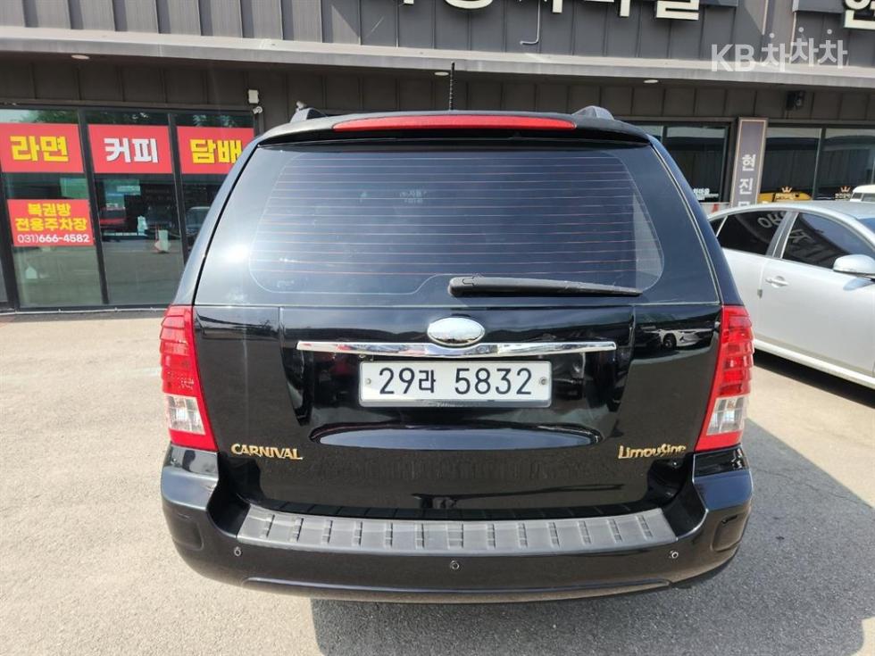 Kia Carnival — miniaturë 5