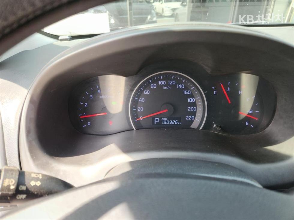 Kia Carnival — miniaturë 8
