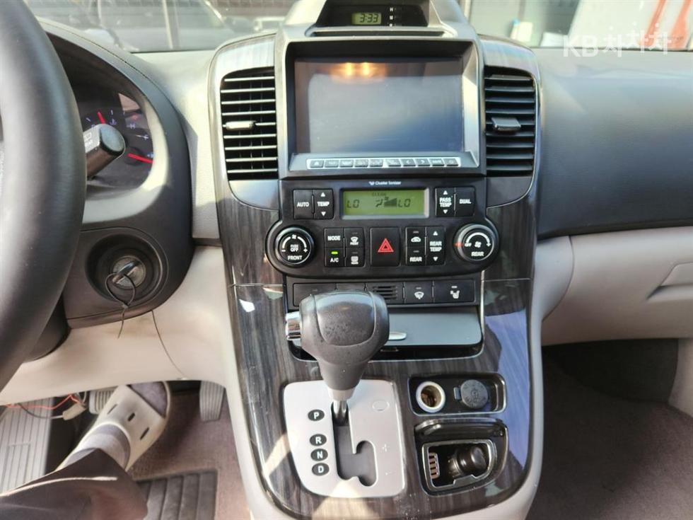 Kia Carnival — miniaturë 12