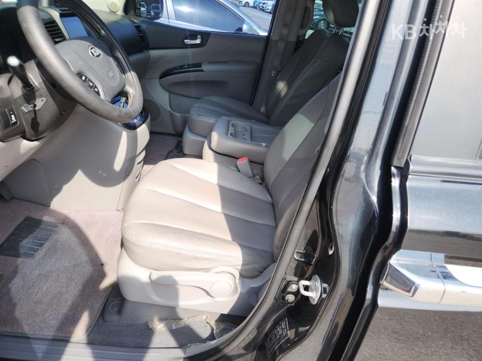 Kia Carnival — miniaturë 14
