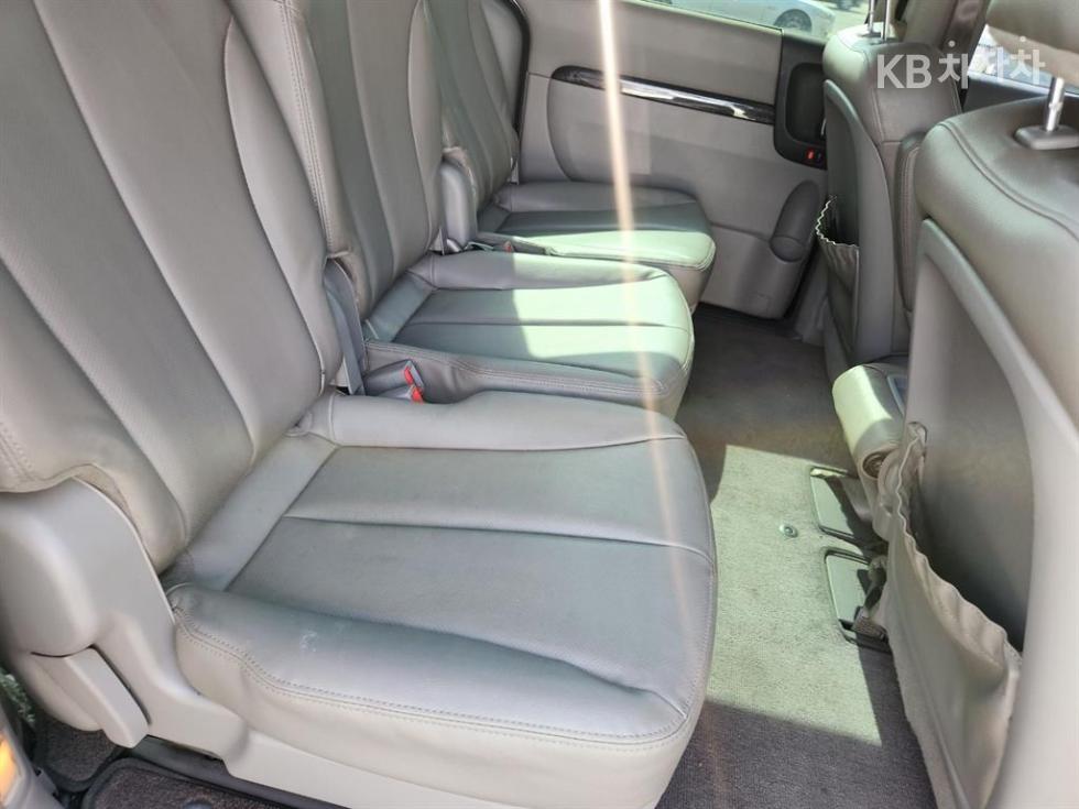 Kia Carnival — miniaturë 16