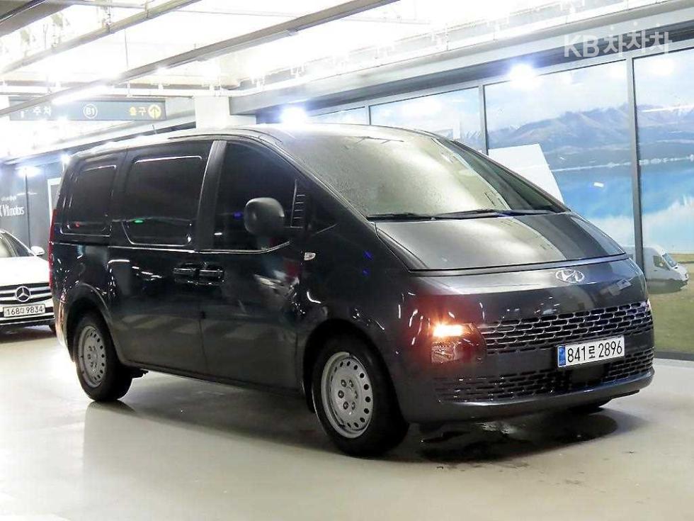 Hyundai Staria Smart — фото 1