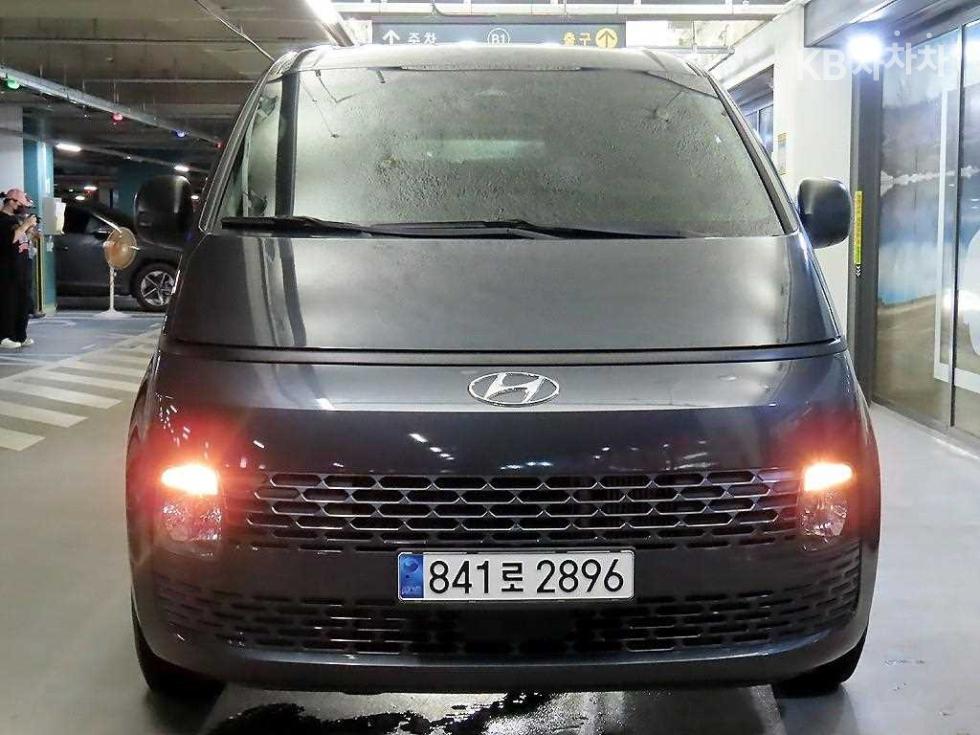 Hyundai Staria Smart — фото 2