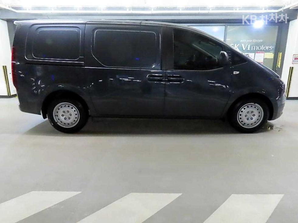 Hyundai Staria Smart — фото 3