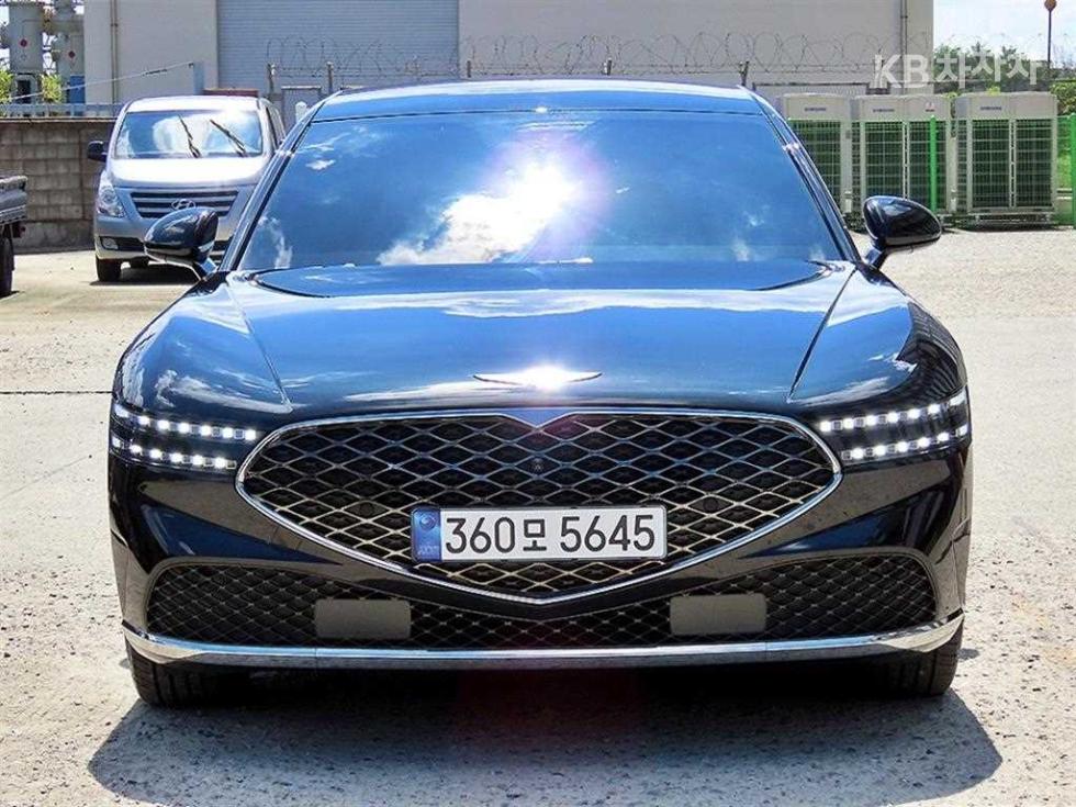 Genesis G90