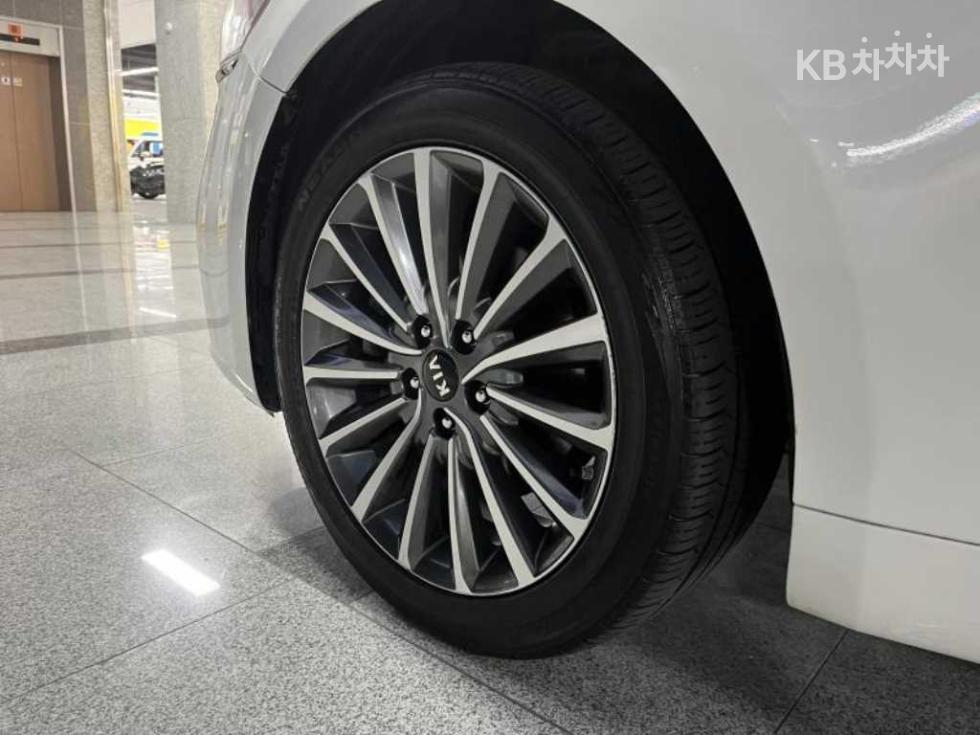 Kia K7 — miniaturë 7
