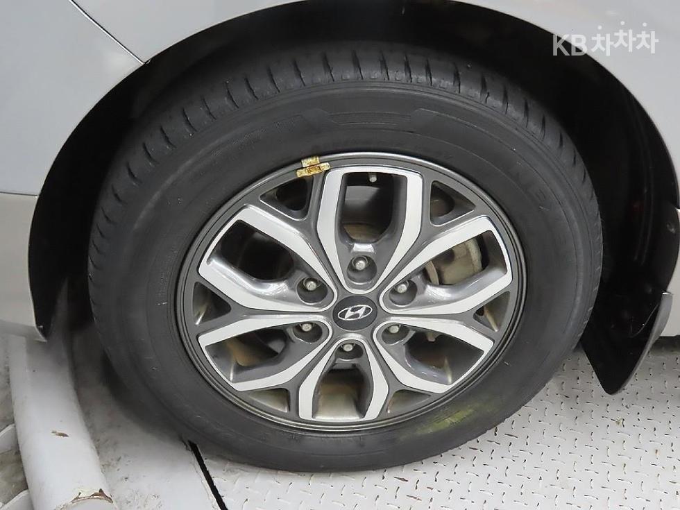 Hyundai Starex — miniaturë 5