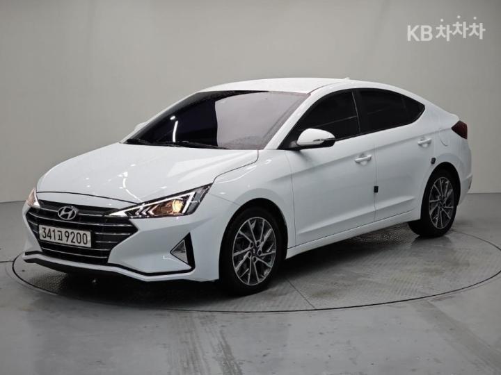 Hyundai Avante smartstream g1.6 — foto 1