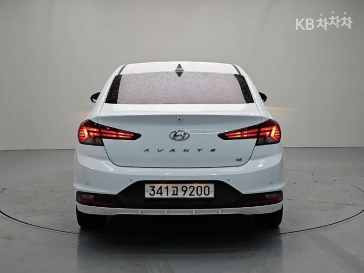 Hyundai Avante — miniaturë 3