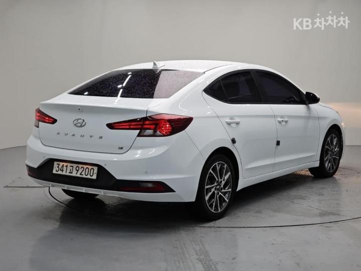 Hyundai Avante — miniaturë 4