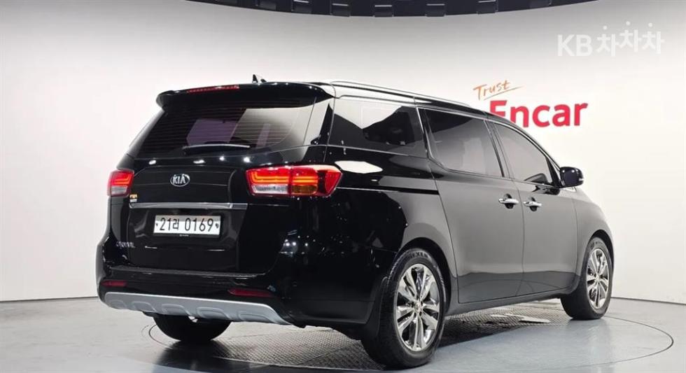 Kia Carnival — miniaturë 2