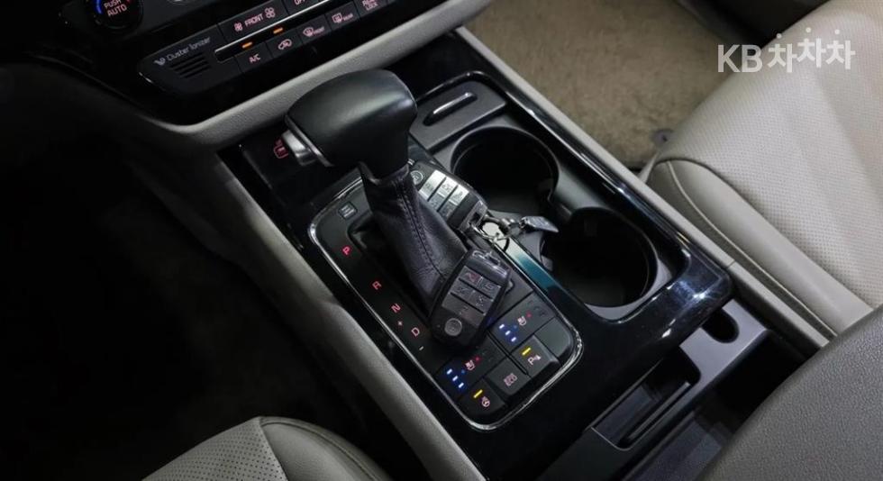 Kia Carnival — miniaturë 8