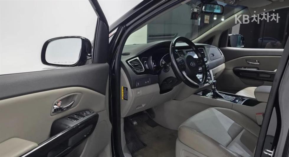 Kia Carnival — miniaturë 9