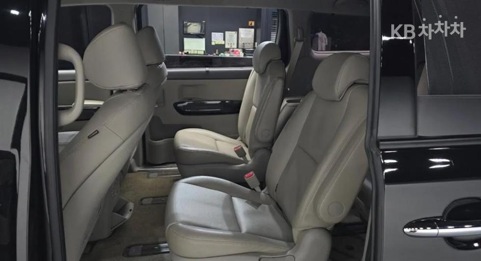 Kia Carnival — miniaturë 10