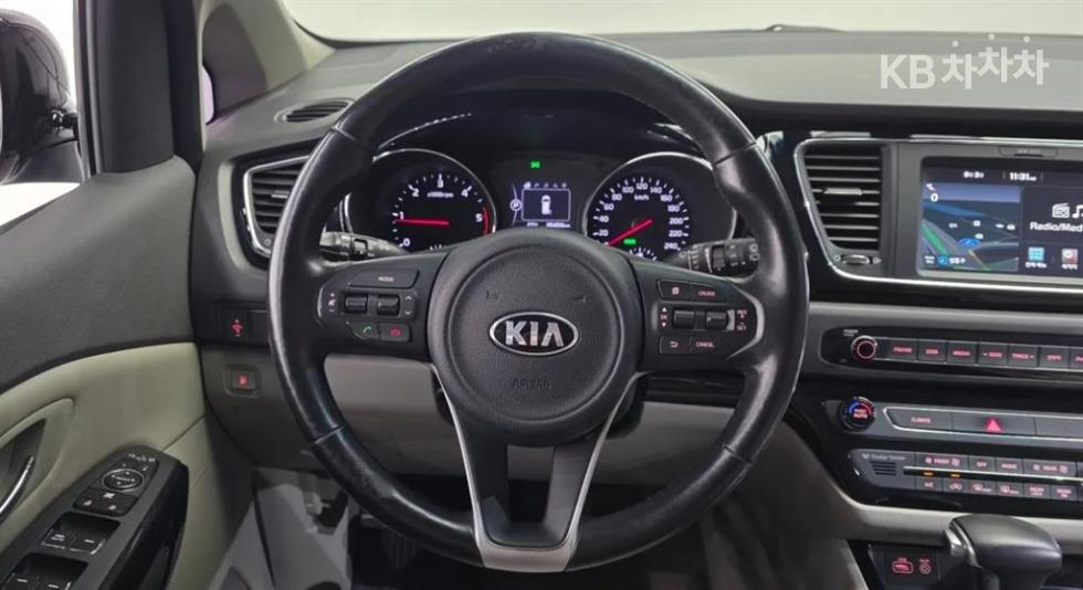 Kia Carnival — miniaturë 12