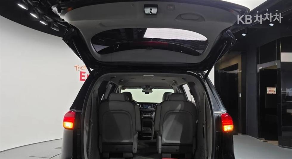 Kia Carnival — miniaturë 18