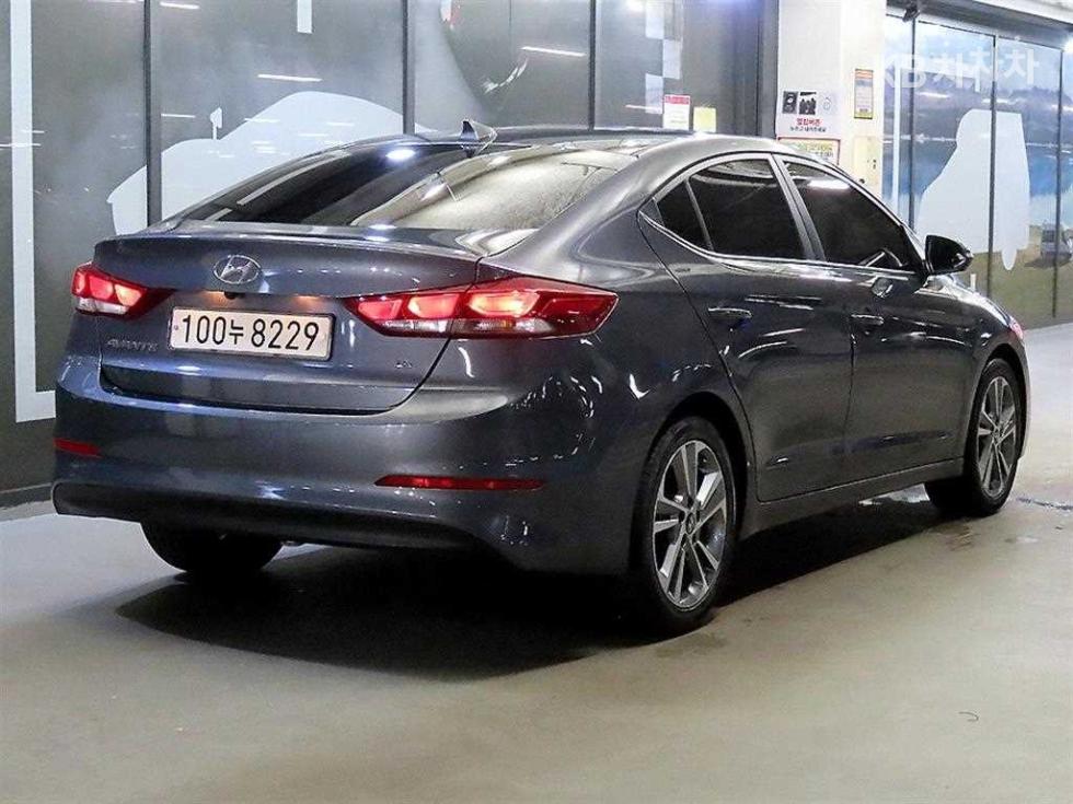 Hyundai Avante — miniaturë 4