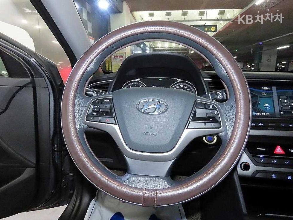 Hyundai Avante — miniaturë 8