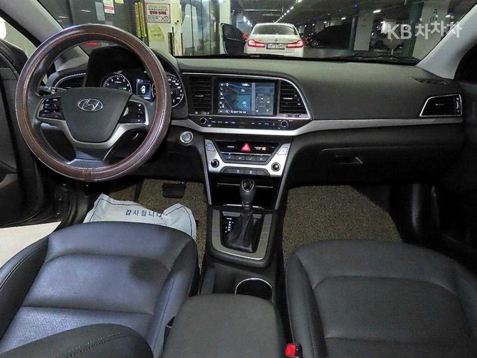 Hyundai Avante — miniaturë 10