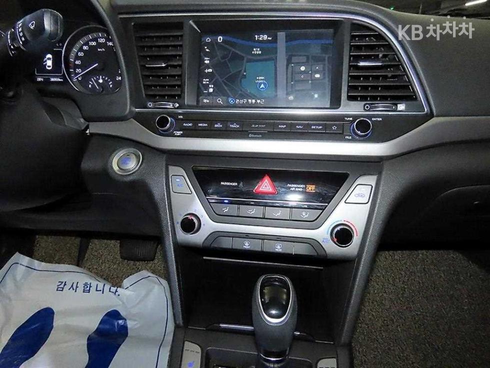 Hyundai Avante — miniaturë 11